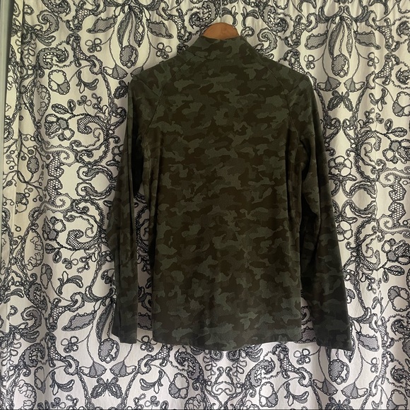 Lululemon 1/2 zip camo - Picture 2 of 4